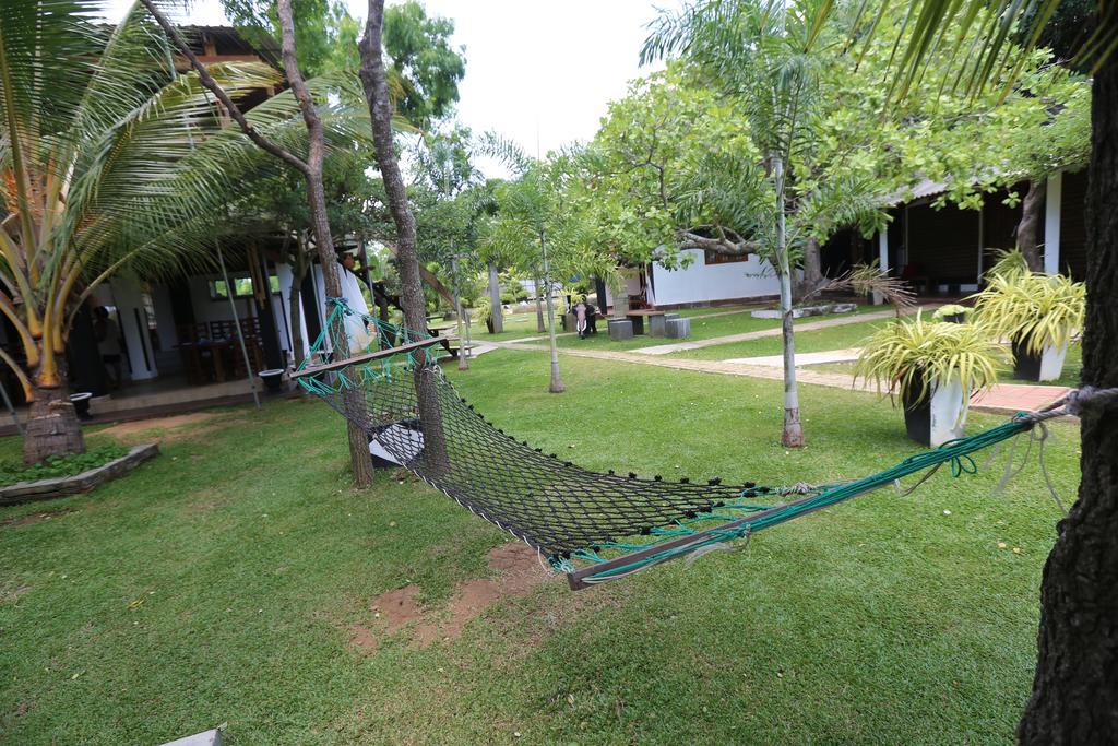 Eco Hotel Black & White - Anuradhapura Mihintale Exterior photo